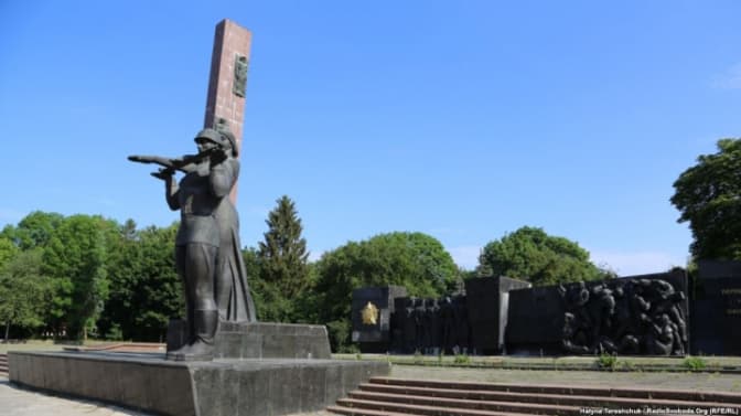 Що станеться з Монументом Слави у Львові