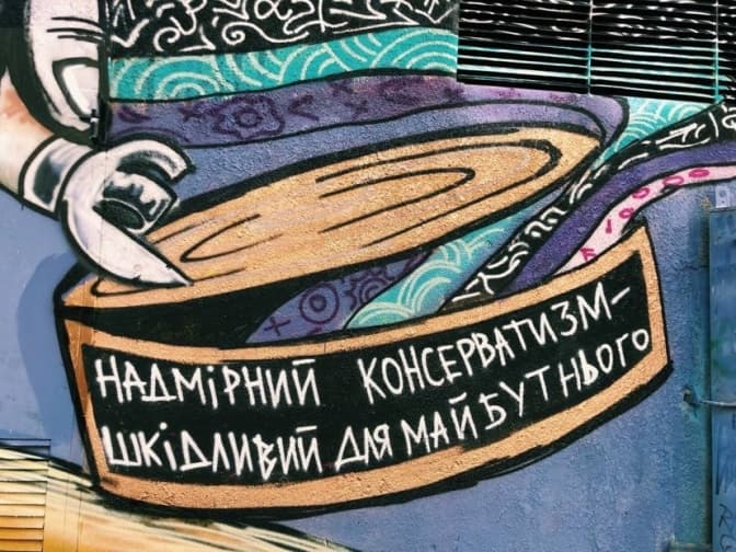 На вулиці Нижанківського у Львові з'явився оригінальний мурал. Фото
