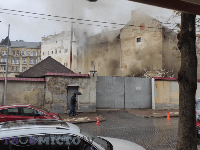 У Львові загорілася котельня на вулиці Бандери. Фото