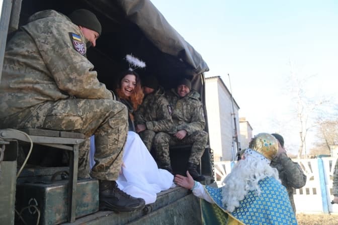 Миколай для захисників як традиція капелана Дуди. Львів'ян просять зібрати подарунки військовим