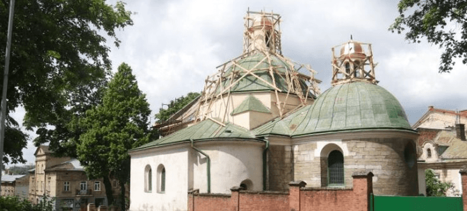 До кінця року відреставрують найстаріший храм Львова. Фото