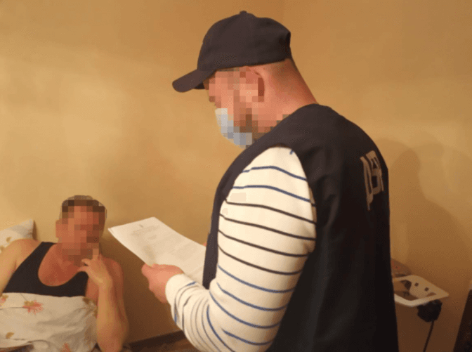 Посадовця Галицької митниці затримали на систематичному хабарництві