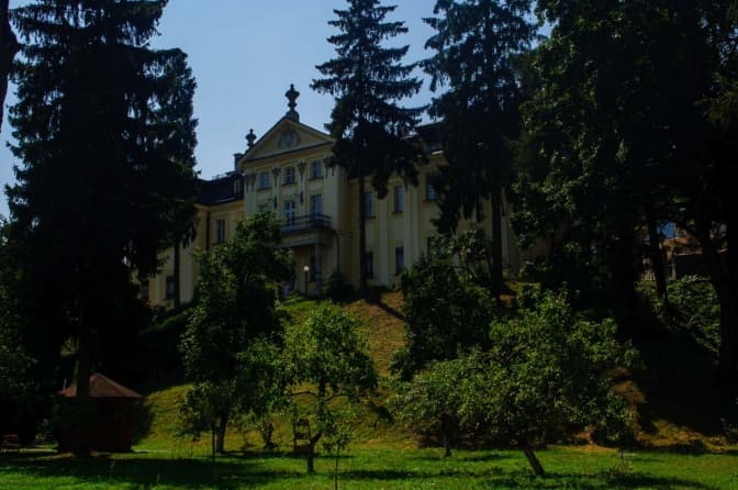 Львів'ян запрошують провести ніч у Митрополичих садах