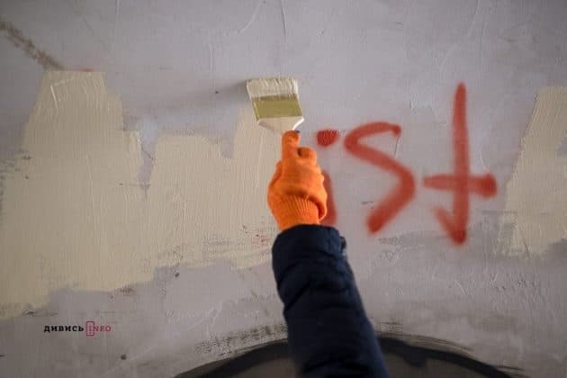 Патрульні та активісти чиститимуть Львів від реклами наркотиків. Як долучитись