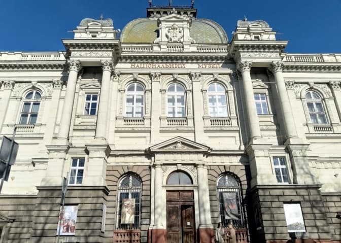 Від Леніна до Вербної неділі, або Як доторкнутись до сакрального у Львові