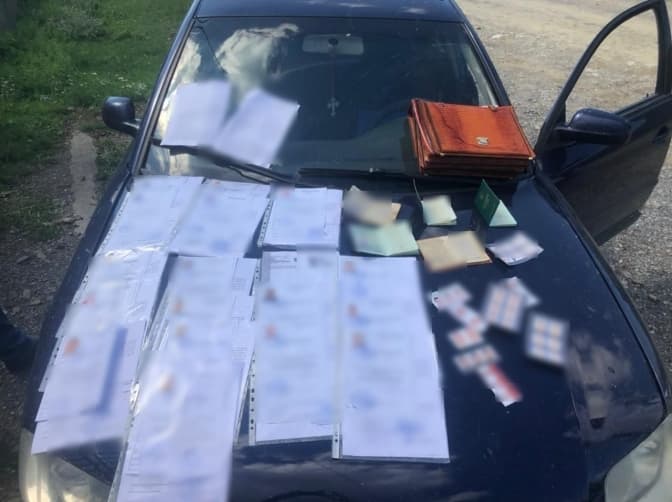 На Львівщині затримали організатора схеми незаконного виїзду чоловіків за кордон