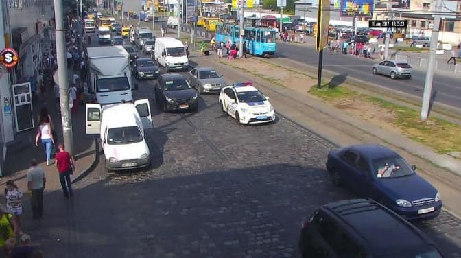 На зебрі і тротуарах. Фотопідбірка порушників паркування у Львові