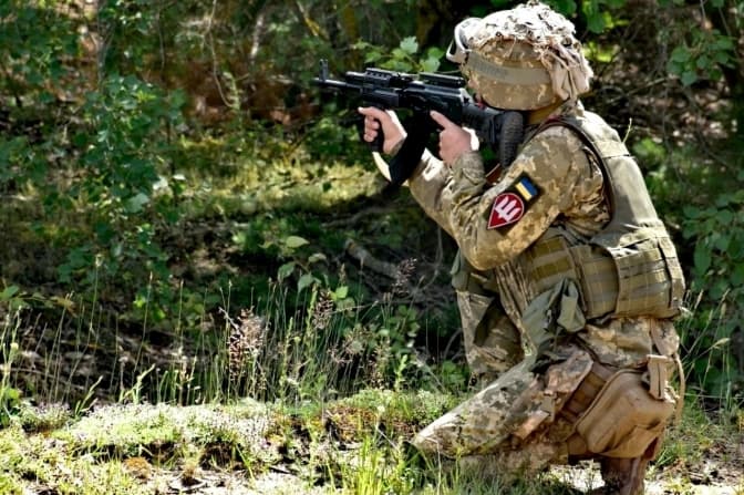 Військової справи вчитимуть усіх. В Україні починає діяти новий закон
