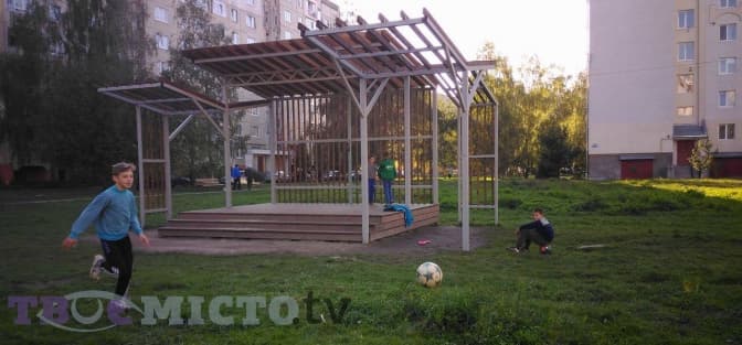 Хроніки перголи. Як живе громадський простір у Рясному-2