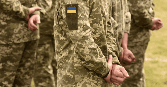 В Україні звільнили 31 засудженого військового, яких помилував Зеленський