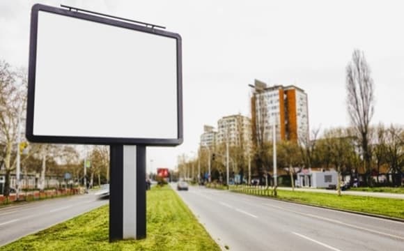 У Києві бізнес з початку року подав таку ж кількість заяв на оформлення вивісок, як за весь минулий рік