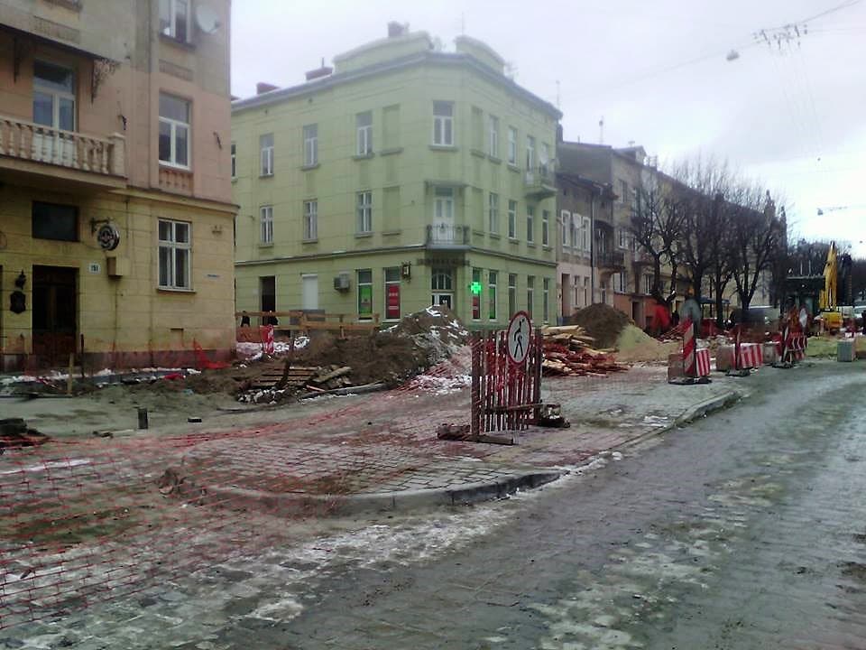 Переваги та недоліки острівця безпеки на Личаківській