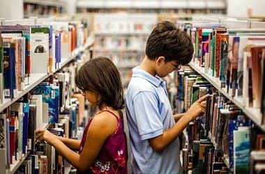 Батьків попереджають про незаконний збір коштів на підручники