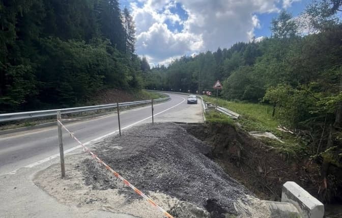 Частина дороги на Львівщині, що пошкоджена через негоду, незабаром стане проїзною
