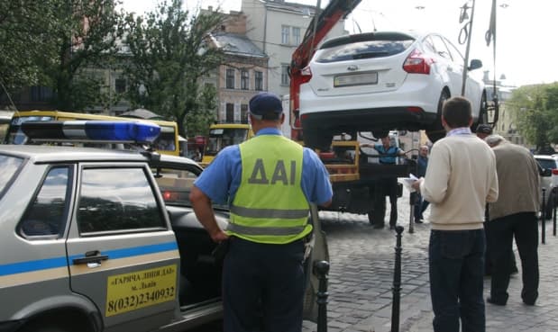 Аби забрати авто з арештмайданчика у Львові, тепер треба більше документів