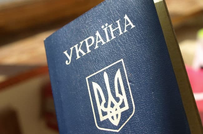 У ЦНАПах Львова знову видають паспорти: хто отримає в першу чергу