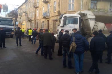 У Львові протестувальники перекрили одну з вулиць. Фото