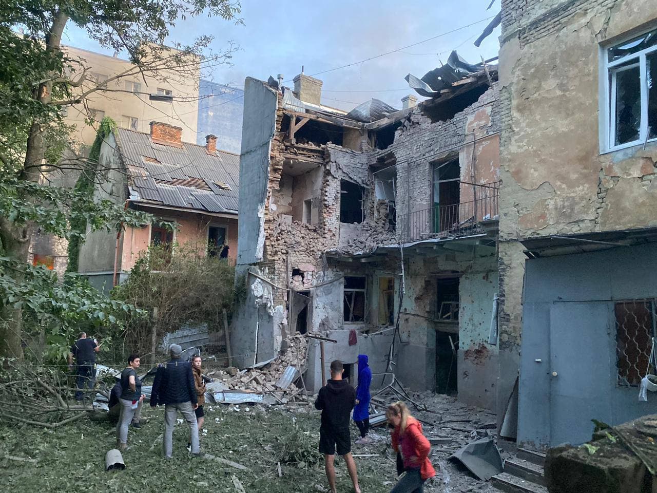 Будинок, який постраждав у Львові через російську атаку 12 липня