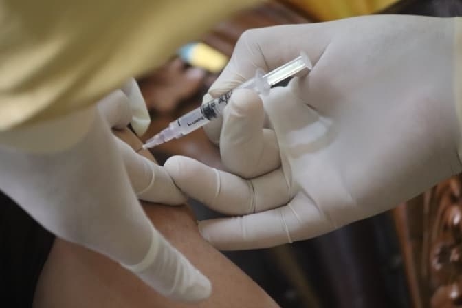 Компанія Moderna заявила про ефективність третьої дози вакцини