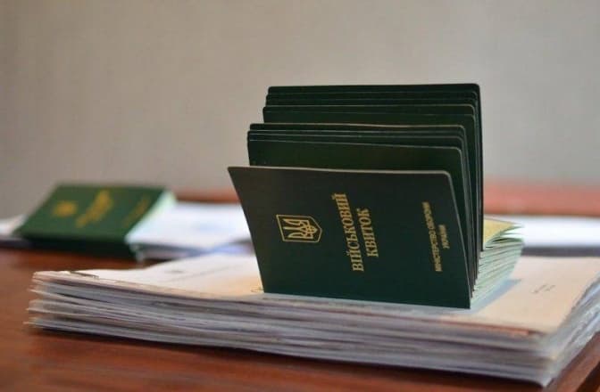 Для українців за кордоном спростили військовий облік. Що відомо