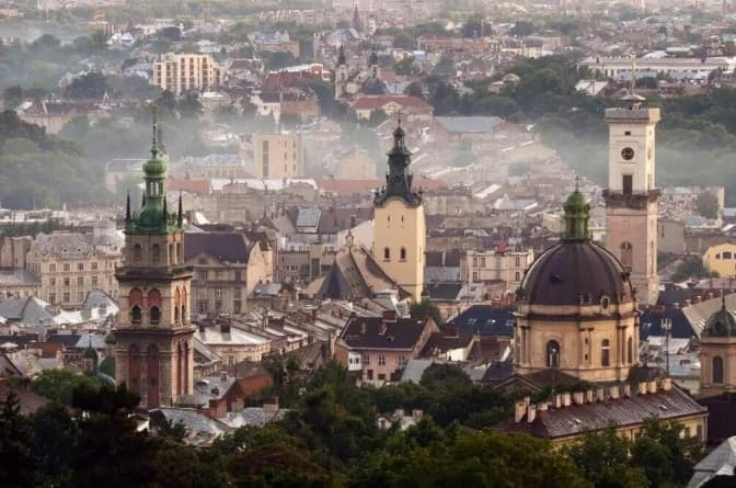 Дискусія, комедії та вистави. Куди піти у Львові на тижні