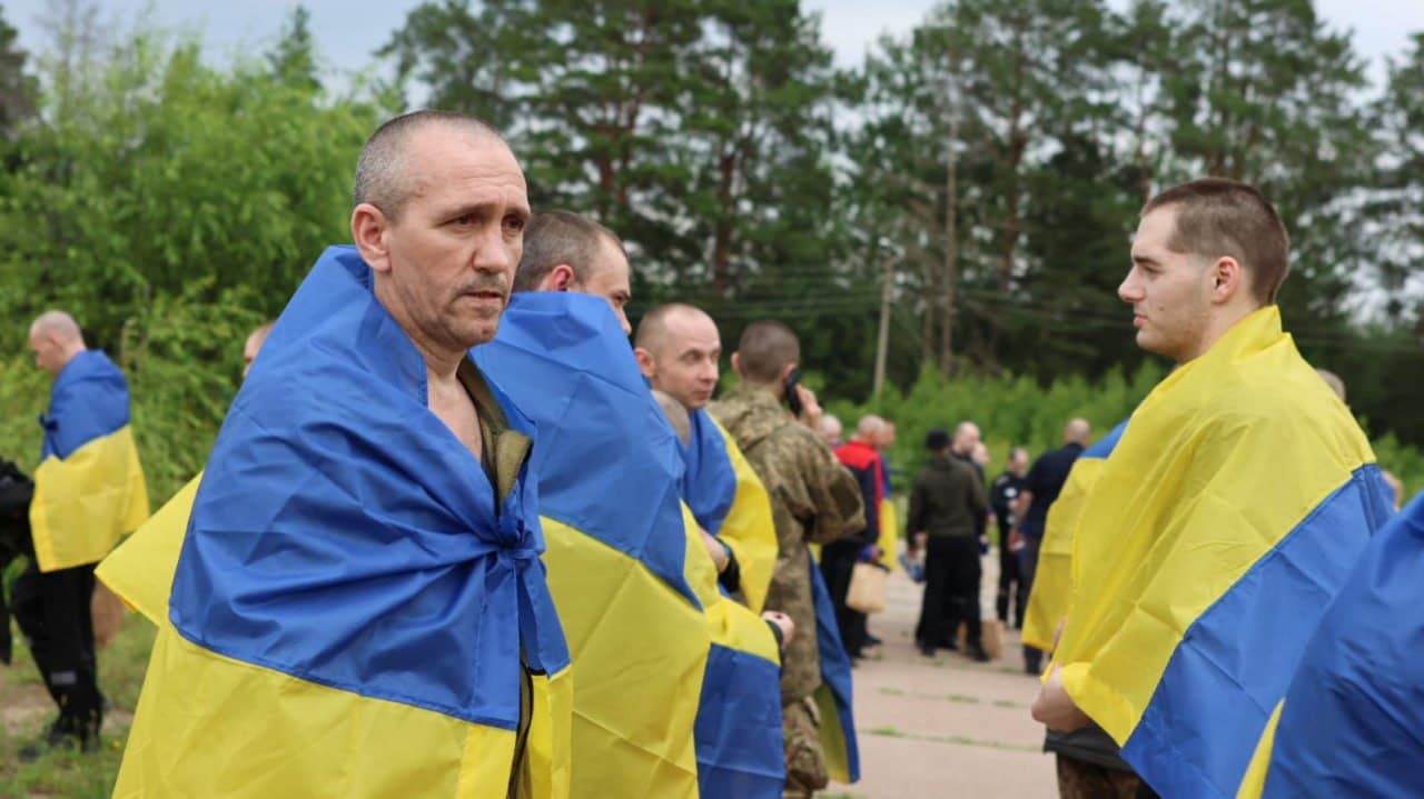 Фото з обміну полоненими 4 липня / Зі сторінки Володимира Зеленського