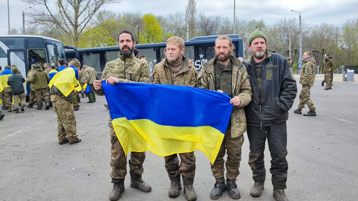 Україна з росією провели Великодній обмін полоненими. Вдалося повернути 130 українських захисників