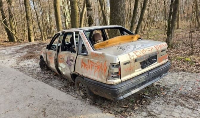 Ще 14 покинутих авто у Львові перемістять на штрафмайданчик