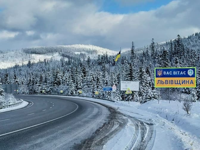 На Львівщині показали зимові дороги після ремонту. Фото, відео