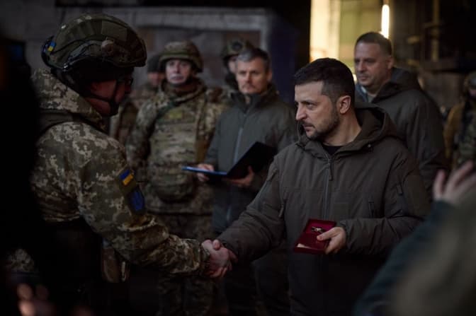 Зеленський побував у найгарячішій точці фронту. Фото