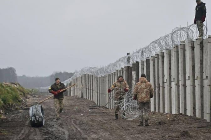 На кордоні з Білоруссю мінують дороги та лісові смуги