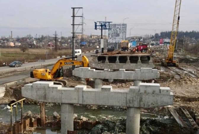 Під Києвом відновлюють 2 мости через річки Ірпінь та Здвиж