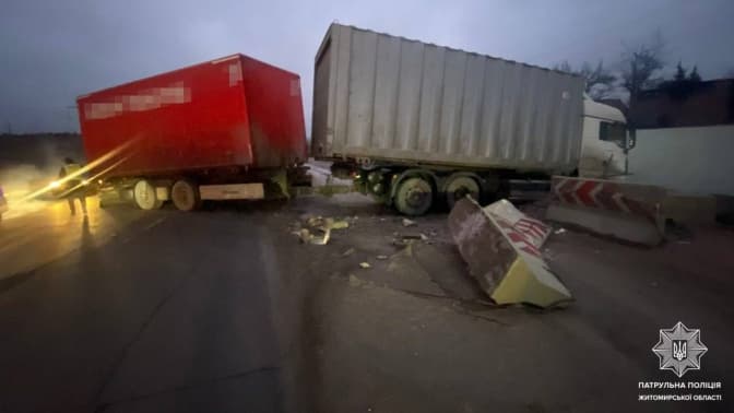 Внаслідок ДТП рух трасою Київ-Чоп закрито