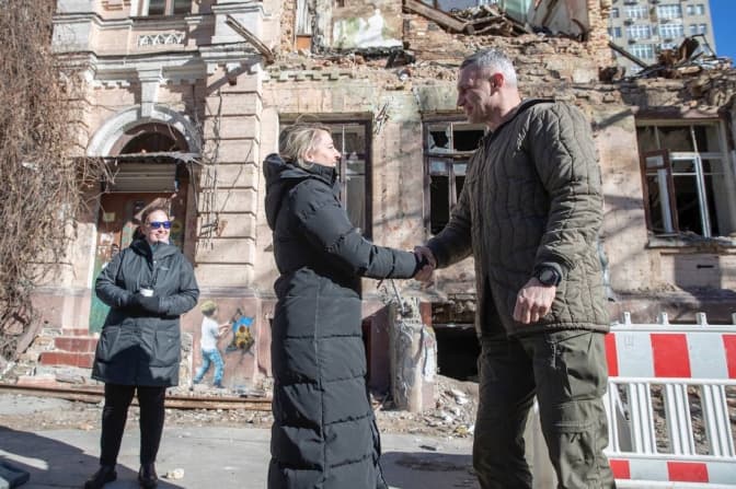 В Київ прибула глава МЗС Канади Мелані Жолі