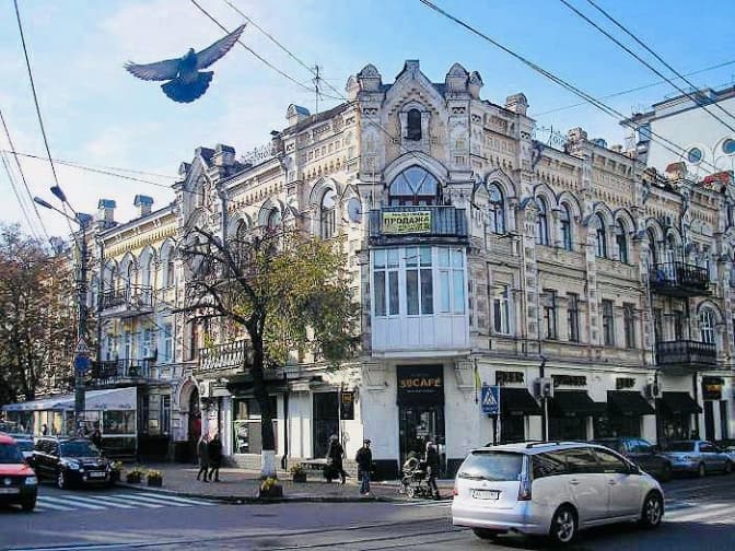 Суд повернув киянам художні майстерні на Подолі, які незаконно «приватизували» шахраї