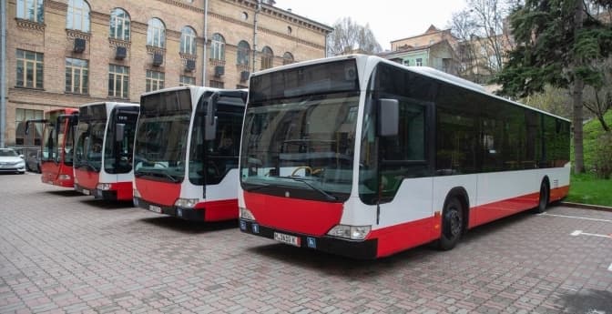 Київ отримав від німецьких партнерів ще чотири автобуси