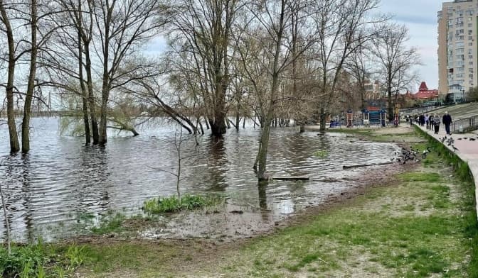 Рівень води у Дніпрі в Києві знову піднявся