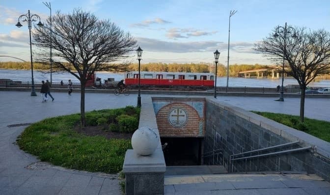 У Київ з Варшави приїхали вагони метро