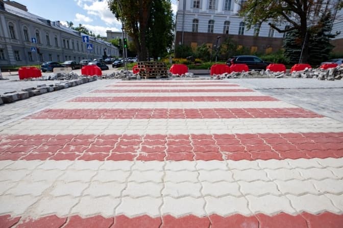 У Києві на вул. Богдана Хмельницького влаштовують дублювальний наземний перехід. Деталі капремонту у центрі