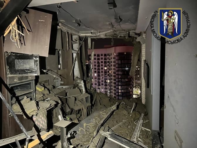 Росія атакувала Київ з повітря третю ніч поспіль. ППО збила близько десятка ворожих дронів, є поранені