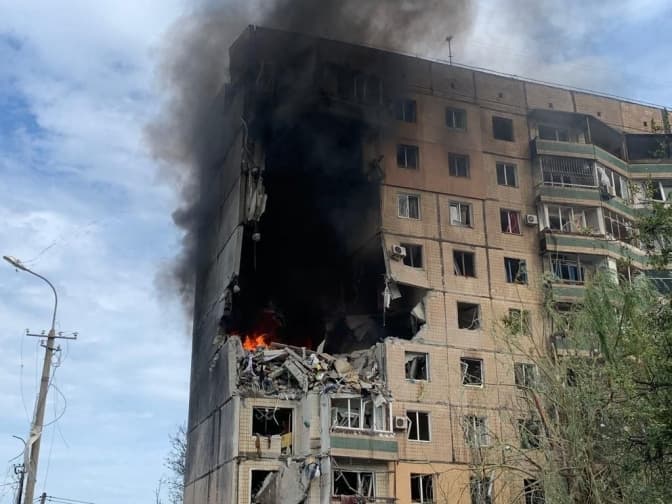 Вранці росіяни завдали удару по багатоповерхівці у Кривому Розі. Є загиблі