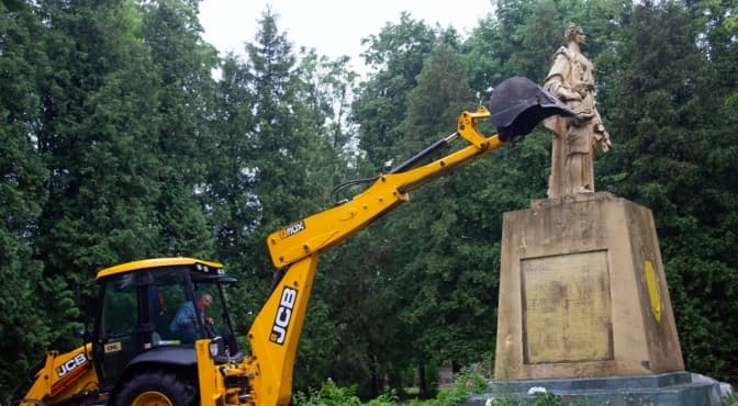 В одній із громад Львівщини демонтували вже 80% радянських пам'ятників