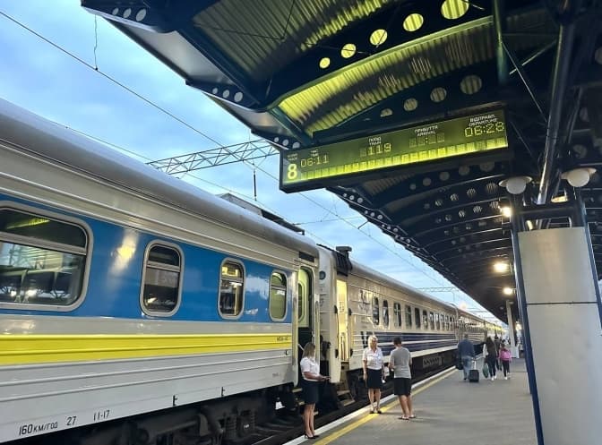 Зі Львова до Карпат та столиці призначили додаткові потяги