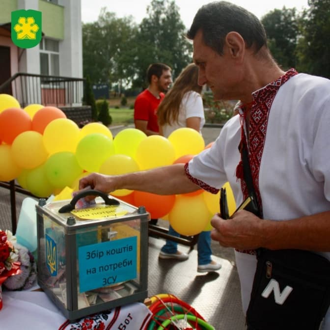 Школи Бучанської громади 1 вересня замість квітів зібрали майже 200 тисяч гривень для ЗСУ