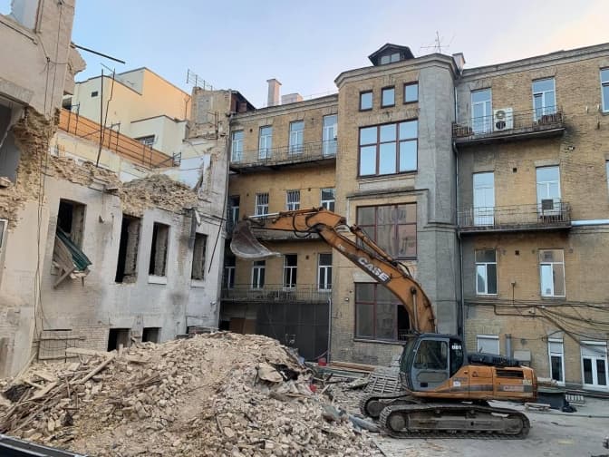 Апеляційний суд відхилив вимоги зобов'язати забудовника відновити зруйнований ним флігель пам'ятки на Рейтарській