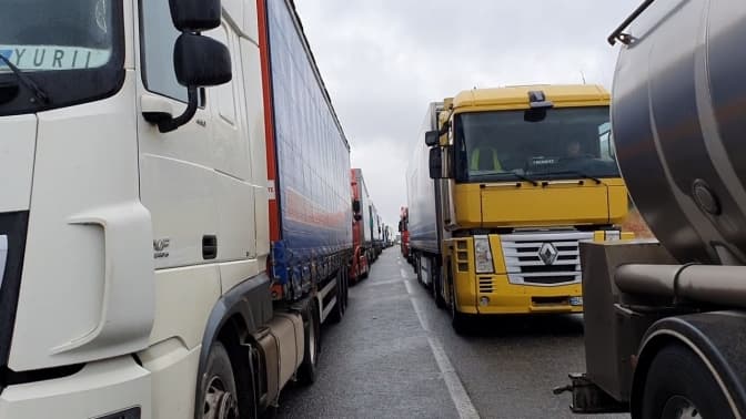 Репортаж із заблокованого поляками кордону та чого добилися пікетувальники Львівської ОВА. Підсумки доби