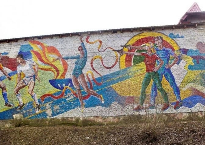 У Львові знищили ще одне мозаїчне панно