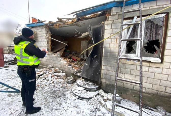 Внаслідок ранкової ракетної атаки на Київщині пошкоджені кілька приватних будинків