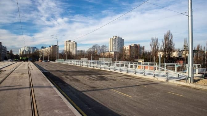 У Києві на місяць перекриють рух транспорту на з’їздах із вулиць Олени Теліги та Дегтярівської
