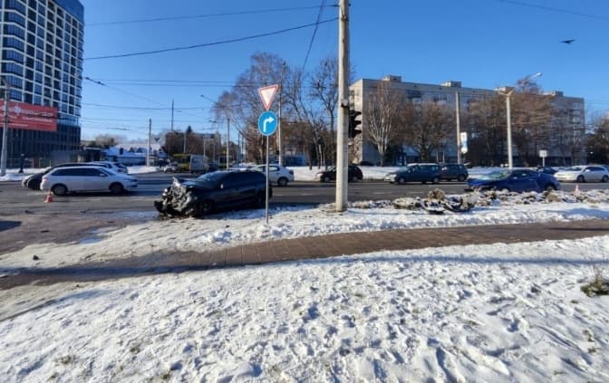 У Львові зіткнулися два автомобілі. Є потерпілі